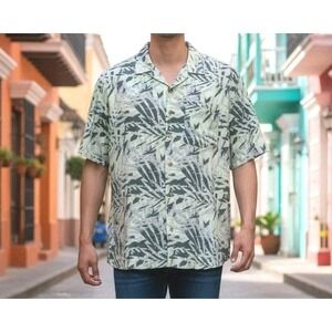 Columbia PFG Shirt Mens size Medium Tropical Green Vented Fishing Hiking Outdoor